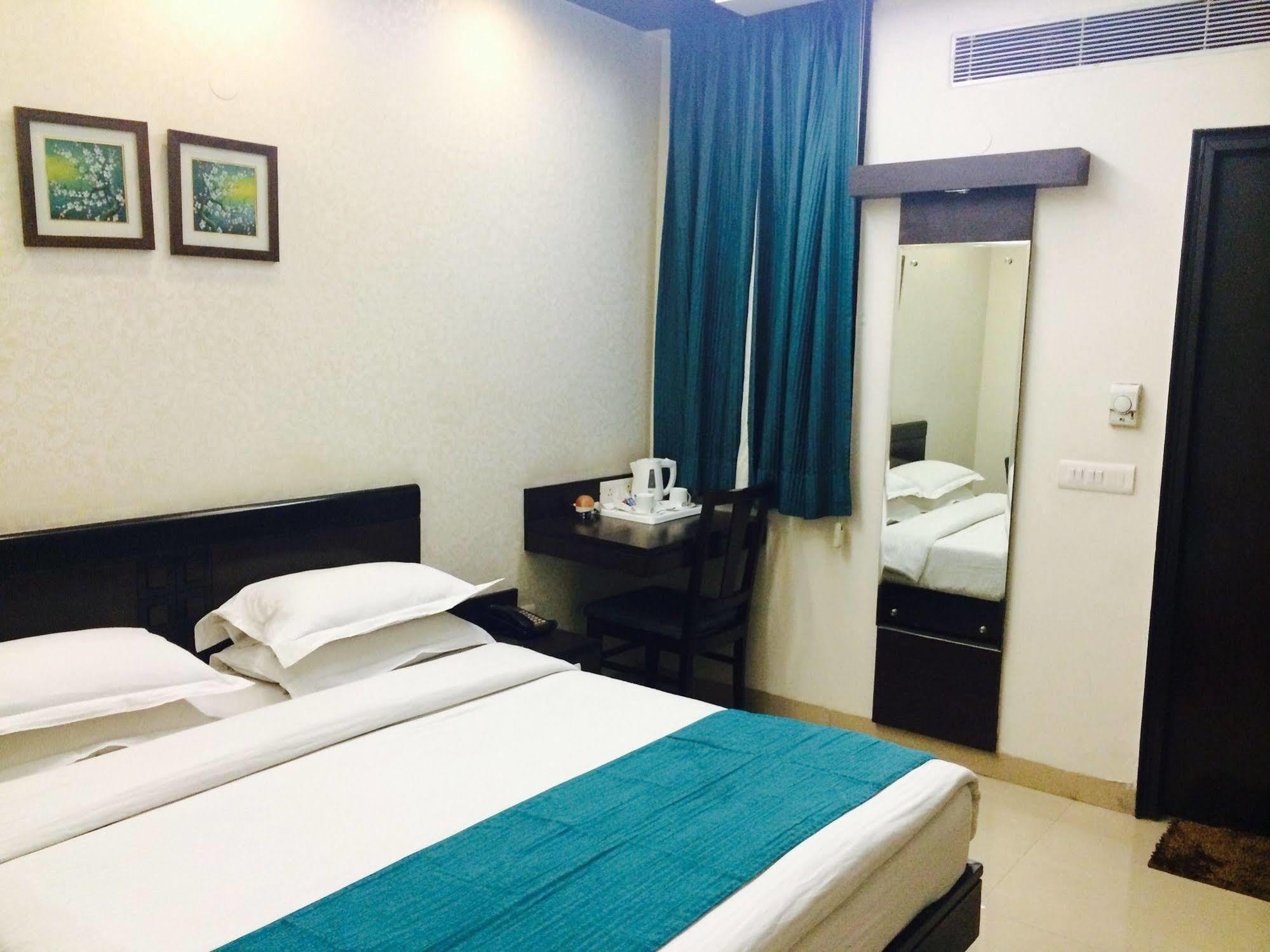 Fabhotel Rockland New Delhi Eksteriør bilde